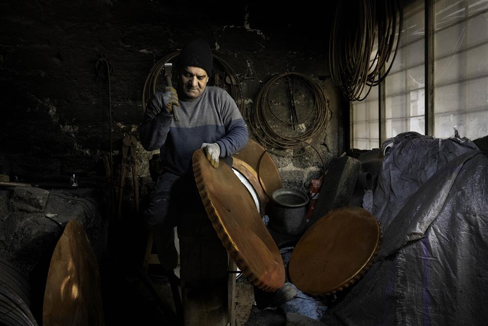 Harun YALÇIN Bakırla İşlenen Ömür.jpg Harun YALÇIN Bakırla İşlenen Ömür.jpg